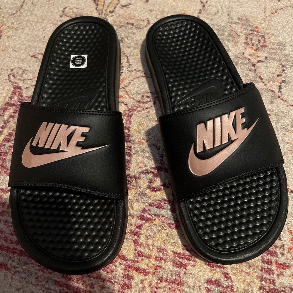Nike Woman’s Benassi JDI Black/Rose slides